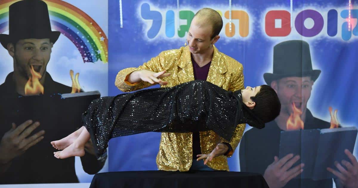 איך לגבות מחיר גבוהה יותר בעבור מופע הקסמים שלך
